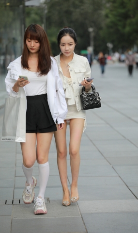 [魔镜街拍] 154 高跟性感美女 