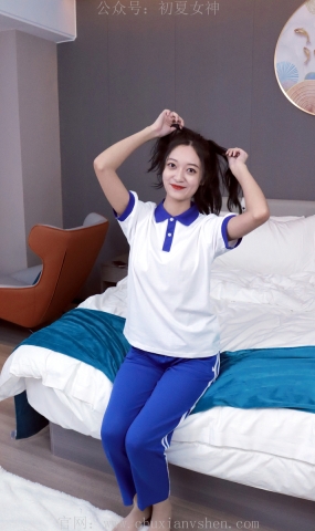 初夏女神 NO.001 依依~校服搭配37码运动鞋拍摄
