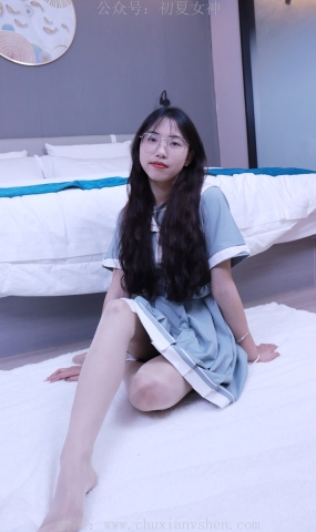 初夏女神 NO.019 雪糕~浅蓝色JK裙搭配小白鞋