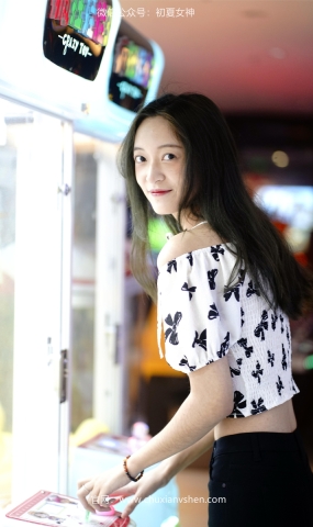 初夏女神 NO.072 依依 邻家女孩-商场篇