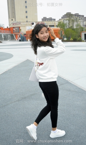 初夏女神 NO.082 点点 休闲卫衣